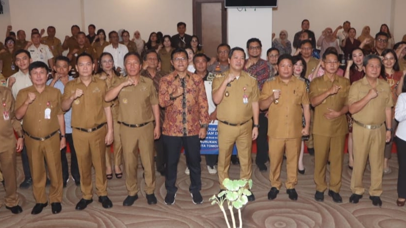 Walikota Caroll Ikuti Langsung HLM TPID Kendali Inflasi Pangan Walikota Caroll Ikuti Langsung HLM TPID Kendali Inflasi Pangan