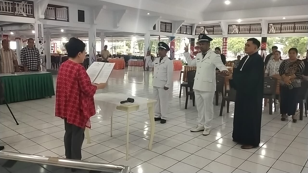 Dua penjabat Kapitalaung di lantik, ini pesan Bupati Rinny Dua penjabat Kapitalaung di lantik, ini pesan Bupati Rinny