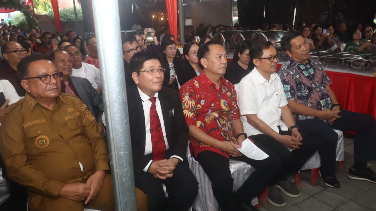 Walikota Caroll Ikut Syukuri Ultah Ketua Sinode GMIM