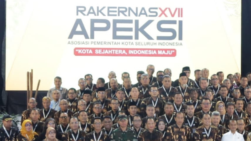 Dibuka Presiden Jokowi, Walikota Caroll Sebut APEKSI Arena Satukan Visi Membangun Bangsa Dibuka Presiden Jokowi, Walikota Caroll Sebut APEKSI Arena Satukan Visi Membangun Bangsa
