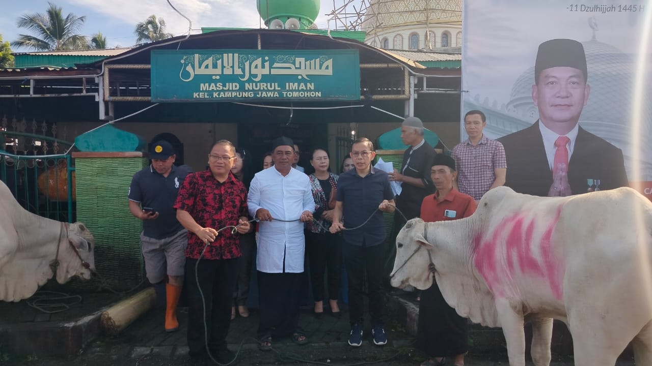 Walikota Caroll Sumbang 3 Ekor Sapi Kurban Idul Adha 1445H/2024M