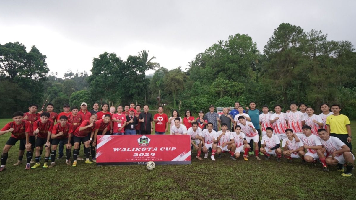 Caroll Senduk Buka Sepakbola Piala Walikota Antar Kelurahan Tomohon Utara