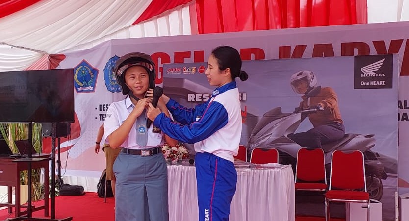 Honda Edukasi Keselamatan Berkendara kepada Pelajar SMK N 1 Tomohon Honda Edukasi Keselamatan Berkendara kepada Pelajar SMK N 1 Tomohon