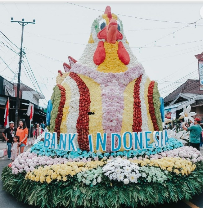 Float Celengan Ayam Bank Indonesia Juara 1 Kategori Kendaraan Hias Besar di TIFF 2024