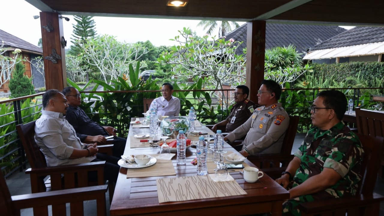 Walikota Caroll Pimpin Rapat Forkopimda Tomohon