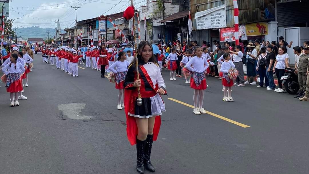 Walikota Caroll Sambut Defile HUT Proklamasi RI ke-79 Tahun 2024