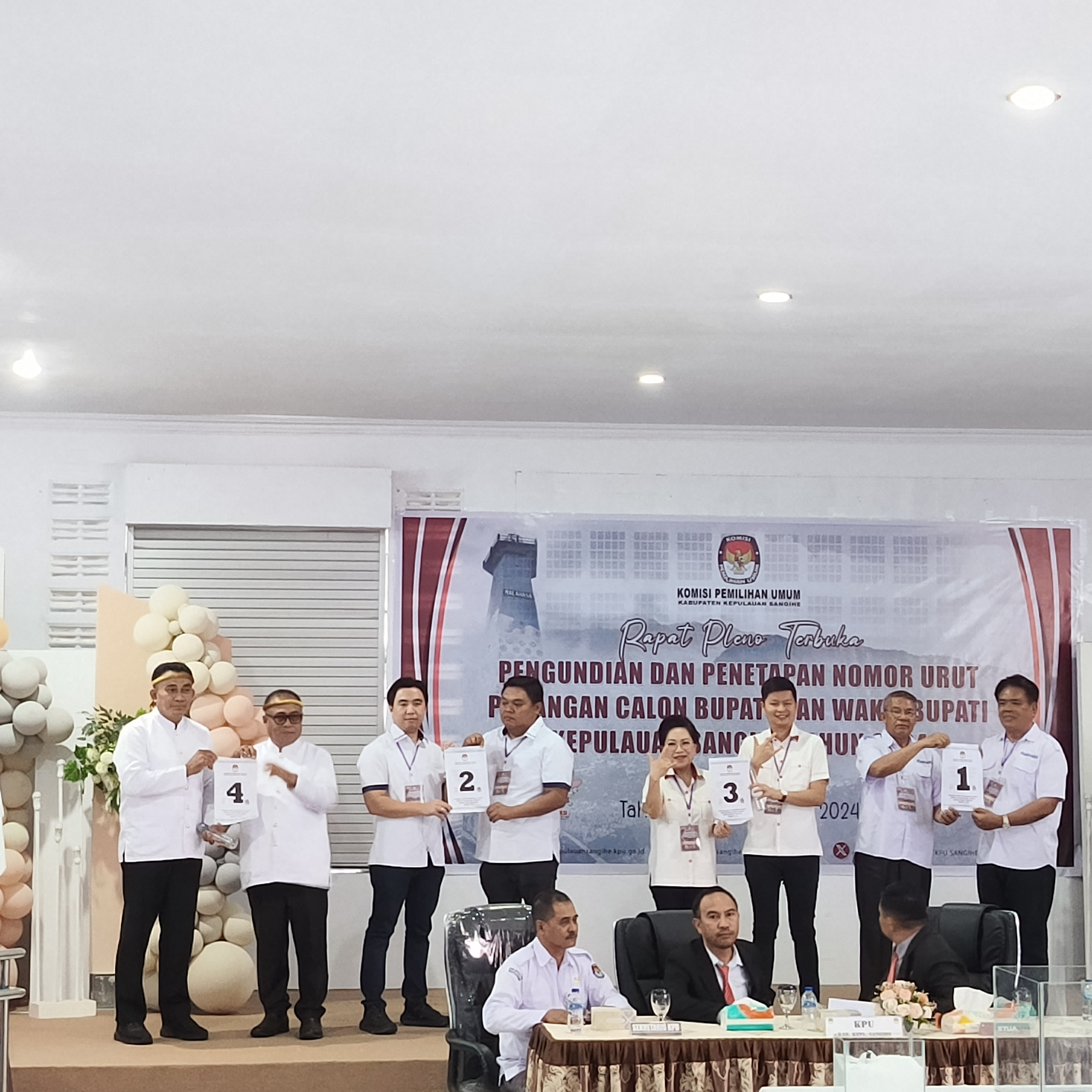 Pengundian Nomor Urut Pasangan Calon Bupati dan Wakil Bupati Kabupaten Sangihe Pengundian Nomor Urut Pasangan Calon Bupati dan Wakil Bupati Kabupaten Sangihe