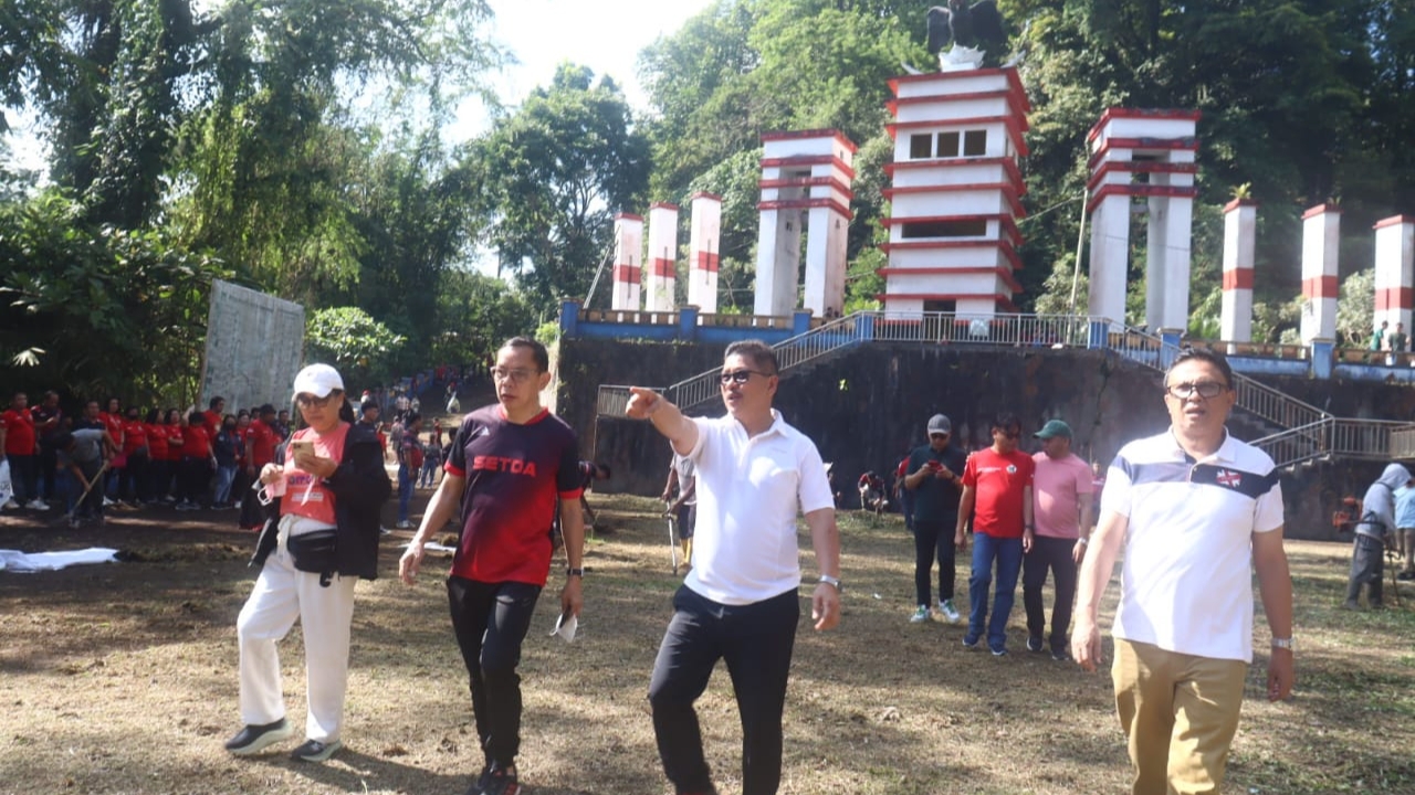 Pjs Walikota Tomohon Berbaur Pada Kerja Bakti di Rest Area Kinilow Pjs Walikota Tomohon Berbaur Pada Kerja Bakti di Rest Area Kinilow