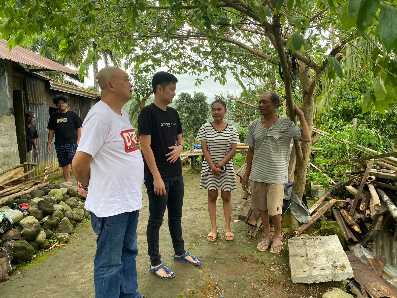 Keprihatinan Mario Seliang saat Meninjau Korban Terdampak Badai Angin Kencang