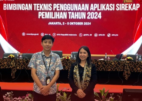 Ireine Buyung Bersama Operator Sirekap KPU Minut Mengikuti Bimtek di Jakarta