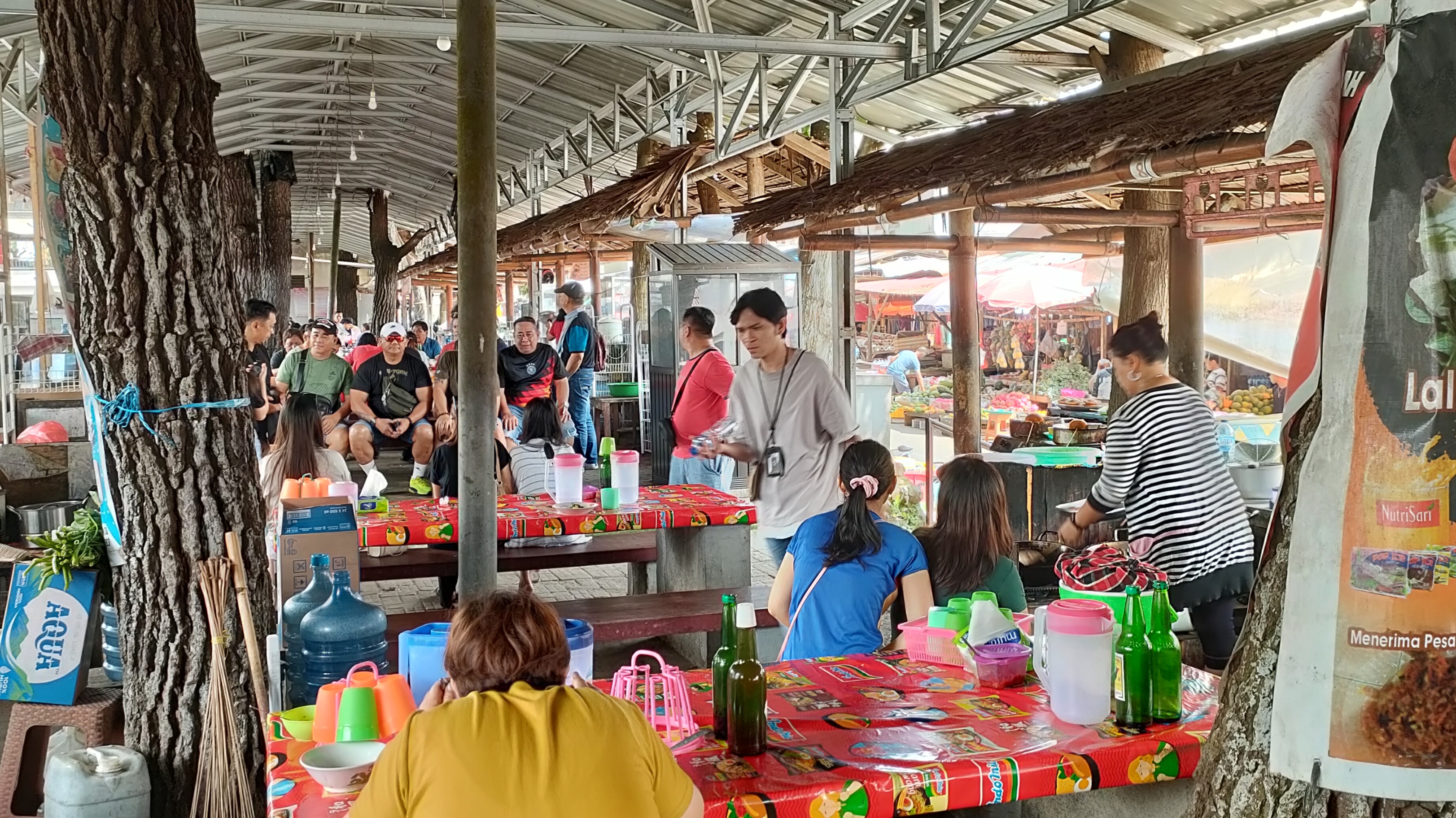 Area Kuliner Pasar Beriman Tomohon Masih Jadi Primadona