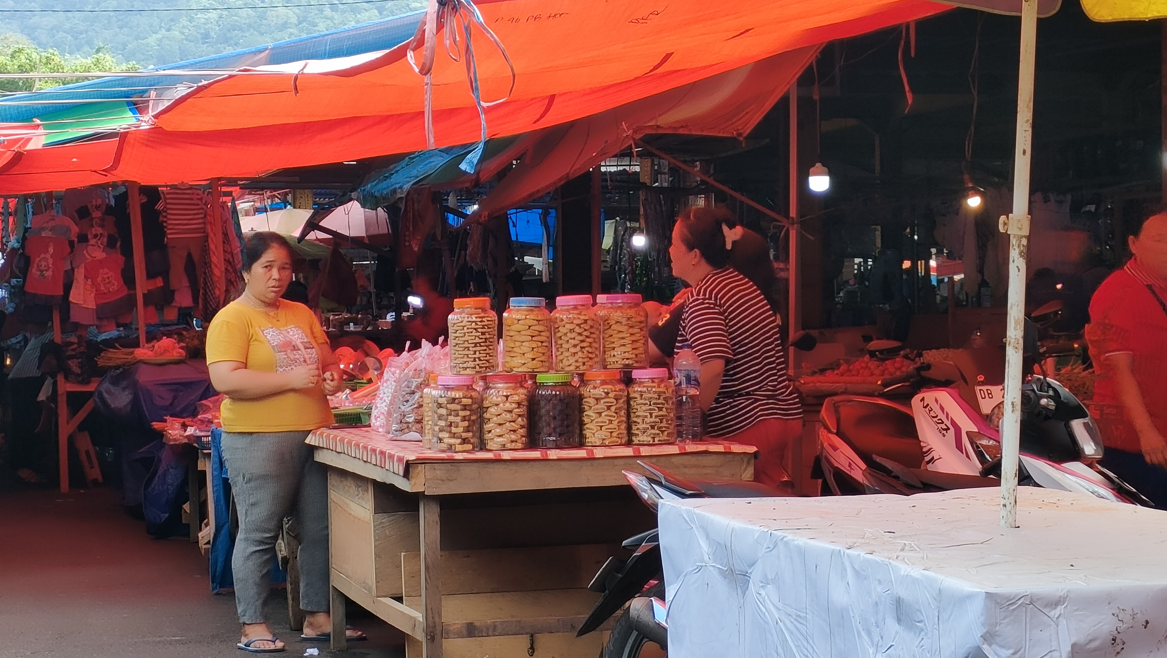 Jelang Nataru, Pasar Beriman Tomohon Tambah Area Lapak Bagi Pedagang Musiman