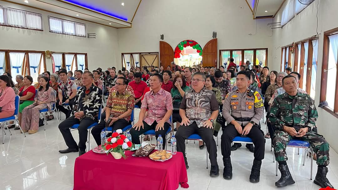 Bupati FDW Hadiri Safari Natal Pemkab Minsel Serentak 4 Kecamatan Di Pinamorongan