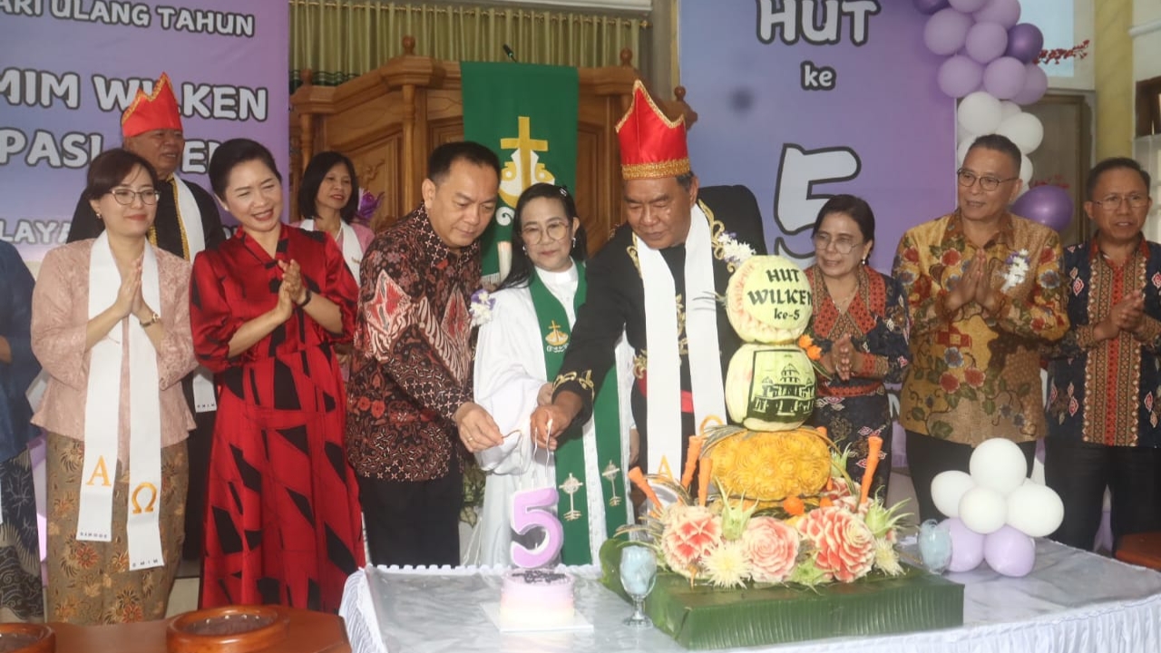 Walikota Caroll Syukuri Ultah ke-5 GMIM Wilken Tomohon Walikota Caroll Syukuri Ultah ke-5 GMIM Wilken Tomohon