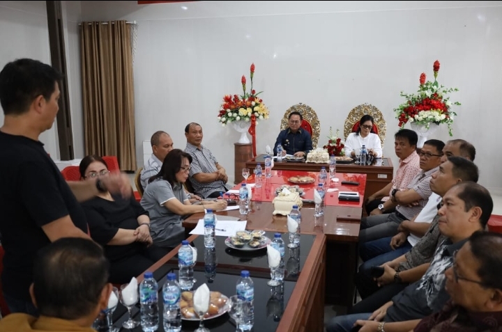 Bupati Tendean Pimpin Rakor Final Check Persiapan Pelantikan dan Penyambutan RD-Vasung Bupati Tendean Pimpin Rakor Final Check Persiapan Pelantikan dan Penyambutan RD-Vasung