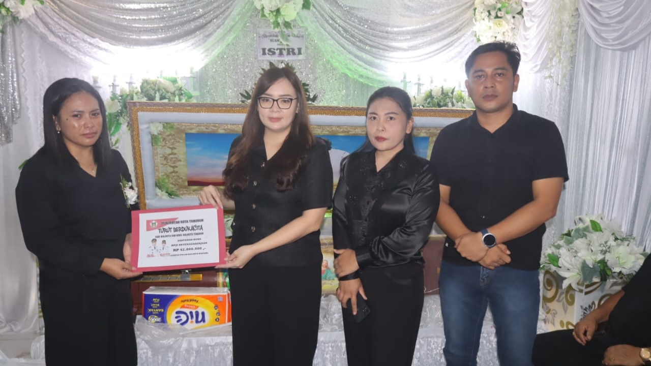 Wawali Sendy Sampaikan Ungkapan Duka Pemkot Tomohon Atas Meninggalnya Melky Mogot Wawali Sendy Sampaikan Ungkapan Duka Pemkot Tomohon Atas Meninggalnya Melky Mogot