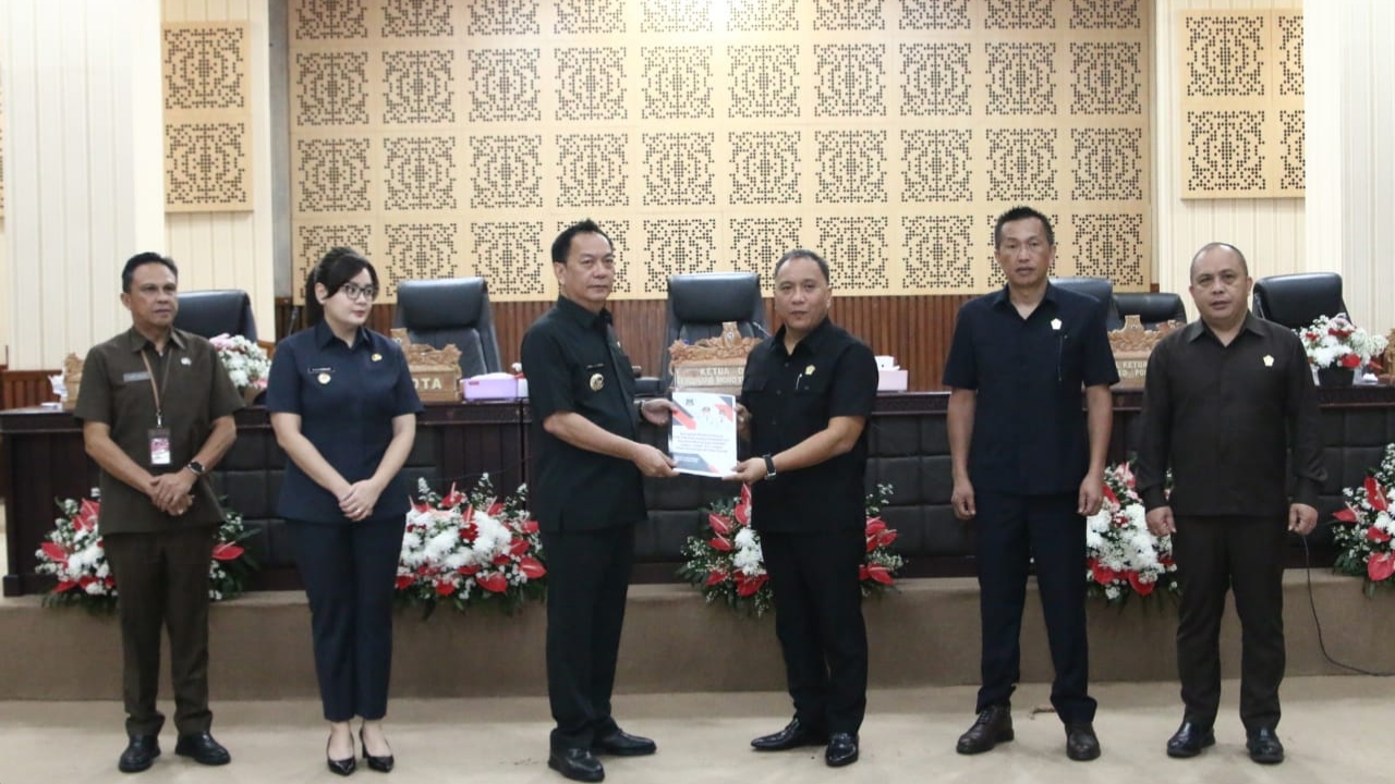 Caroll-Sendy Ikuti 3 Paripurna DPRD Tomohon