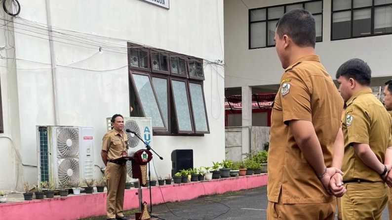 Edwin Roring Ingatkan ASN Wajib Berdisiplin, Berkinerja dan Berkompetensi Edwin Roring Ingatkan ASN Wajib Berdisiplin, Berkinerja dan Berkompetensi
