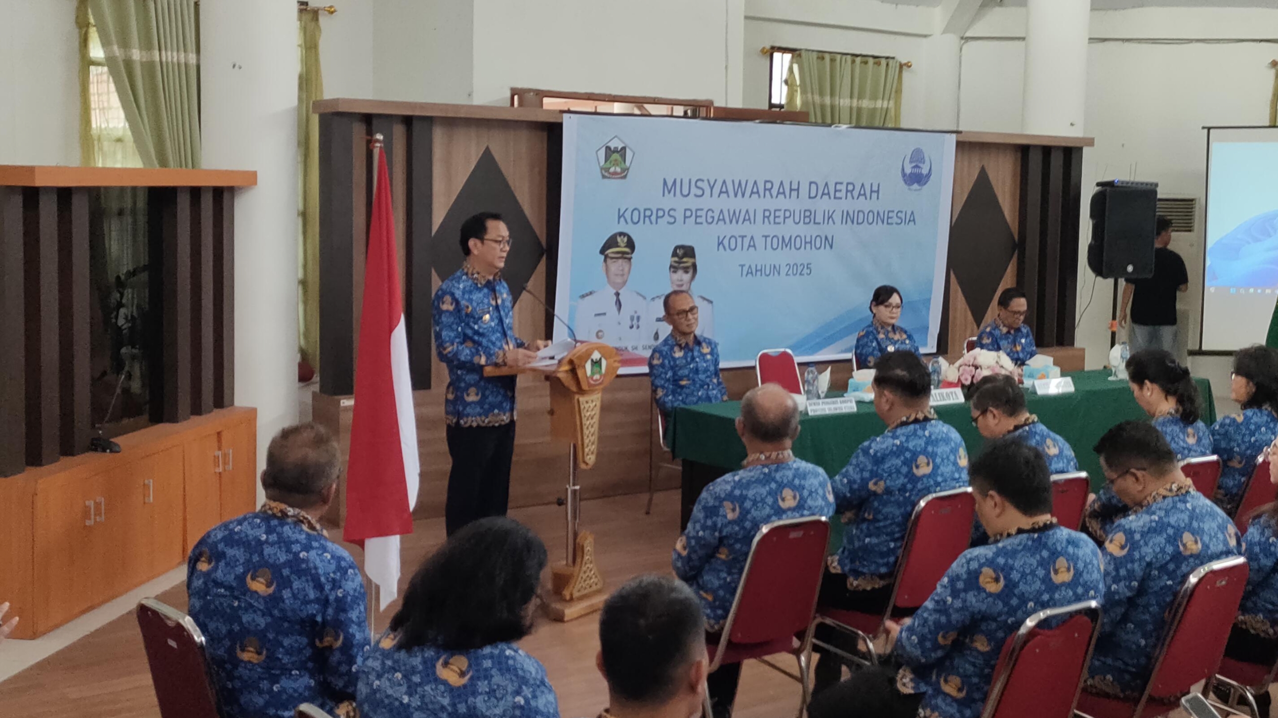 Resmi Dibuka Walikota Caroll, Musyawarah KORPRI Tomohon Mandatkan Ketua Dijabat Edwin Roring Resmi Dibuka Walikota Caroll, Musyawarah KORPRI Tomohon Mandatkan Ketua Dijabat Edwin Roring