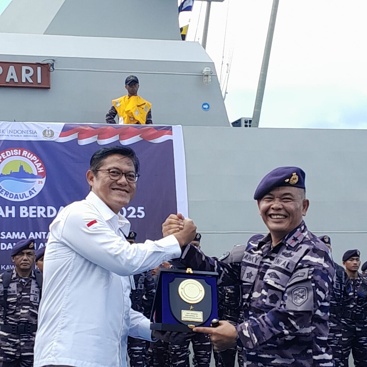 Kolaborasi BI dan TNI AL Mengemban Misi Rupiah Berdaulat di Wilayah 3T Kolaborasi BI dan TNI AL Mengemban Misi Rupiah Berdaulat di Wilayah 3T
