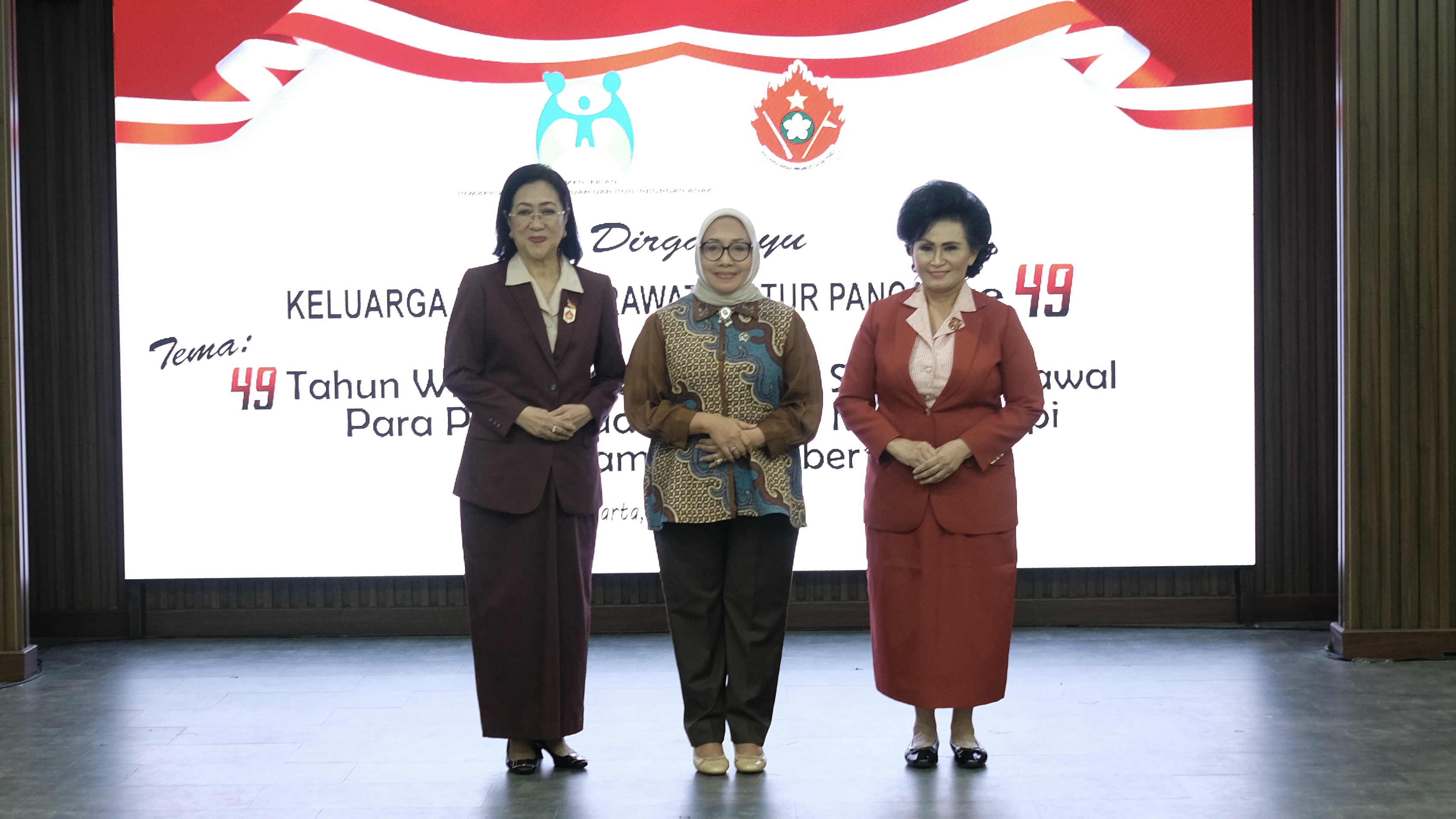 Perempuan Bangkit Hadapi Ancaman Cyber Crime di Era Digital Perempuan Bangkit Hadapi Ancaman Cyber Crime di Era Digital