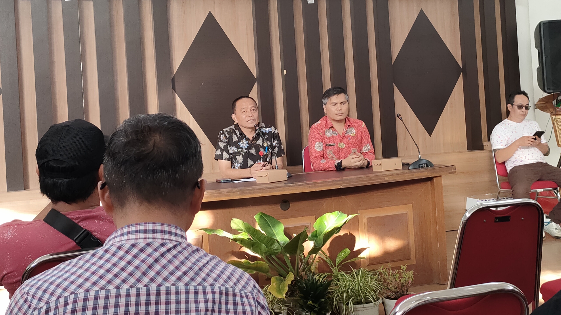 Karel Lala: Kebutuhan Bunga Krisan Untuk TIFF 2025, Lebih Dari Cukup Karel Lala: Kebutuhan Bunga Krisan Untuk TIFF 2025, Lebih Dari Cukup