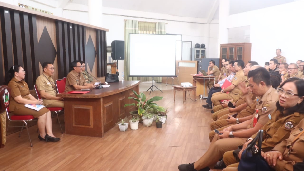 Sekdakot Edwin Roring Pimpin Rapat Penajaman RPJMD