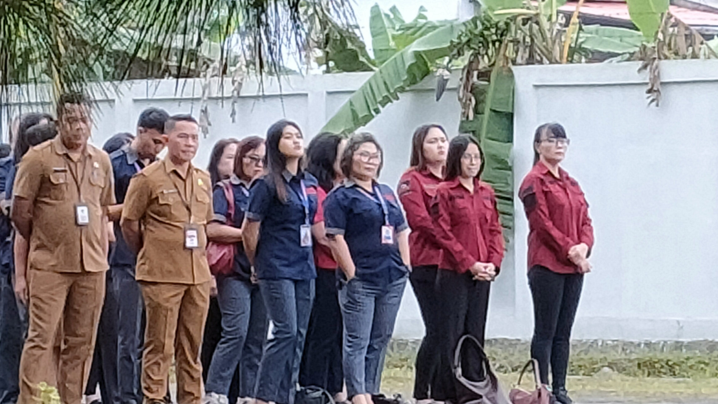 Karyawan PD Pasar Tomohon Iku Upacara Peringatan Harganas 2025