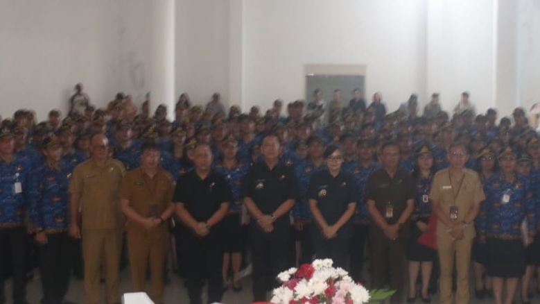 Caroll – Sendy Terima dan Serahkan SK 166 PPPK Kota Tomohon Gelombang Pertama