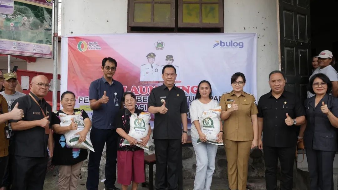 Caroll – Sendy Resmi Luncurkan Bantuan Beras Badan Pangan Nasional di Kota Tomohon