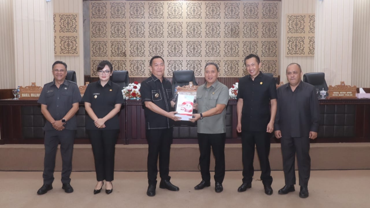Caroll-Sendy Ikuti Paripurna DPRD Tomohon, Persetujuan Pembahasan Perubahan APBD 2025