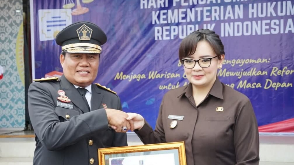 Wawali Sendy Terima Penghargaan Untuk Pemkot Tomohon Terkait Kawasan Berbasis Kekayaan Intelektual