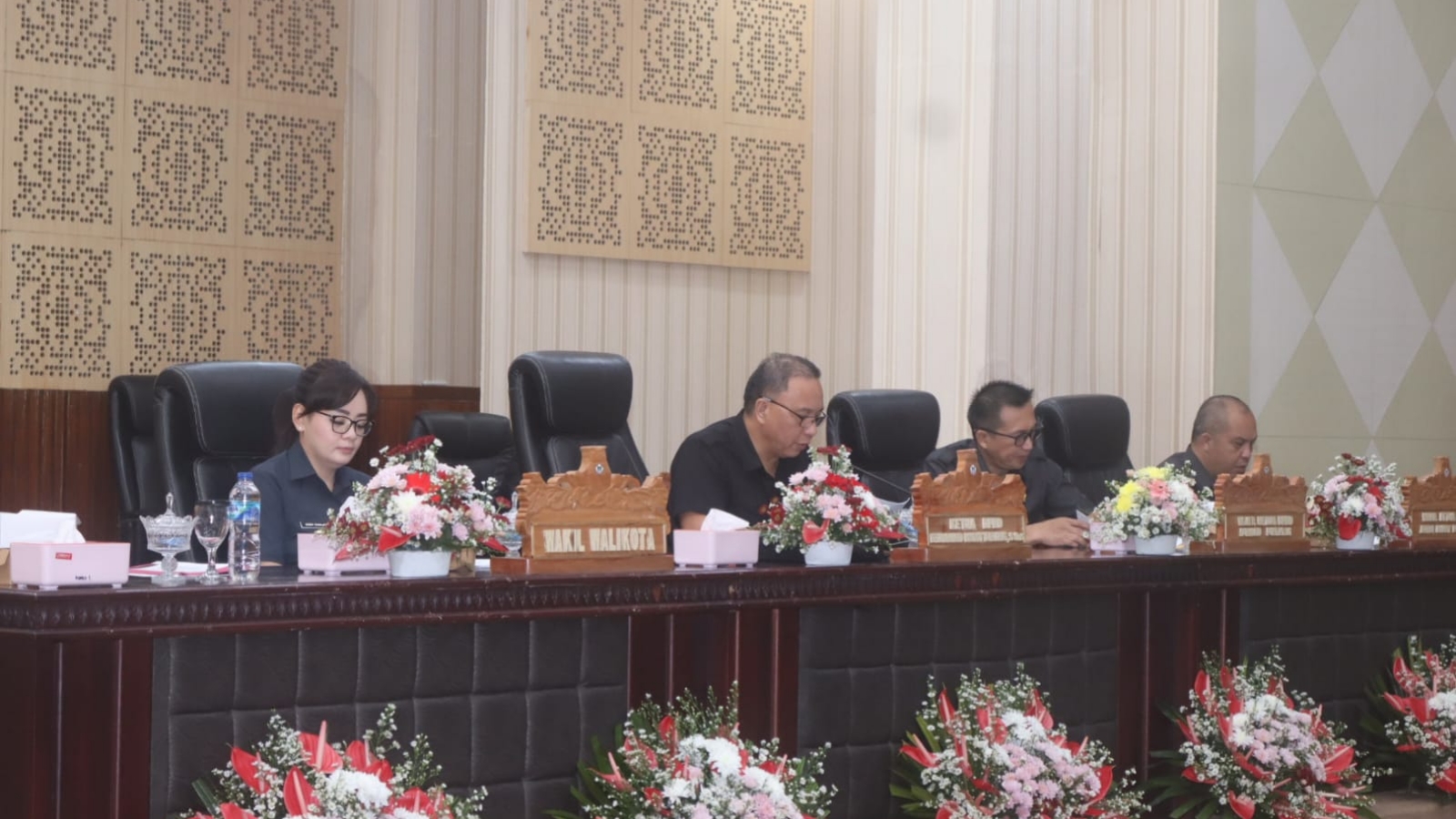 Wawali Sendy Apresiasi DPRD Tomohon Saat Buka Tutup Masa Persidangan