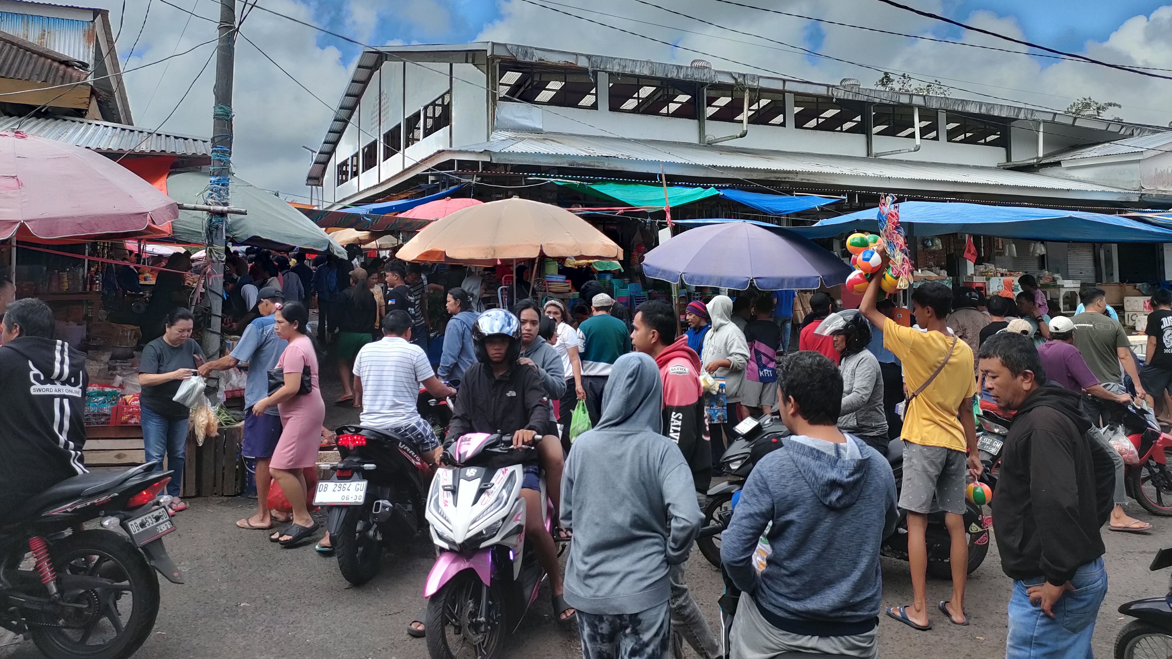 Diakui Pedagang  di Pasar Beriman, Tiap Hari Minggu Jumlah Pembeli Meningkat Pesat
