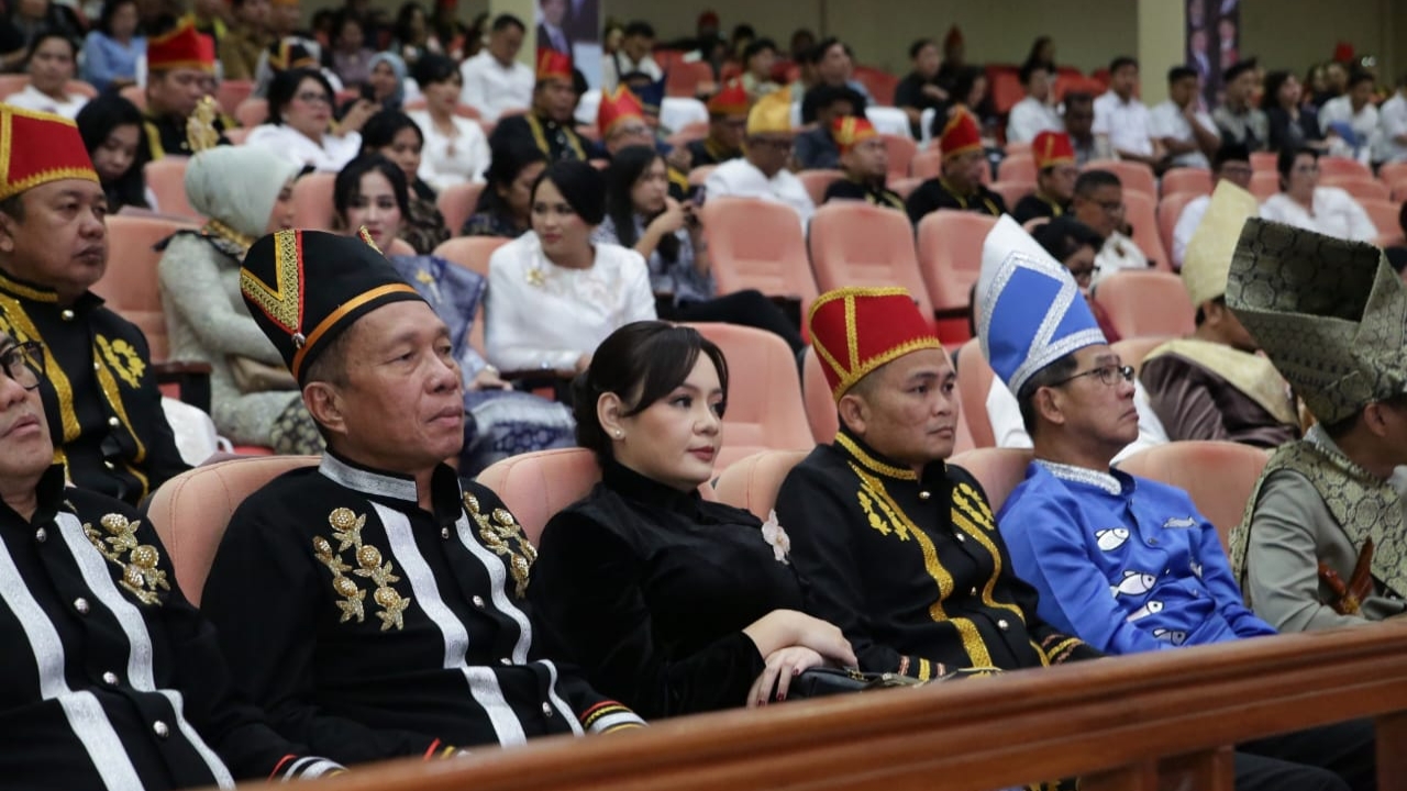 Wawali Sendy Ikut Hadiri Paripurna DPRD Sulut Peringati HUT ke-61