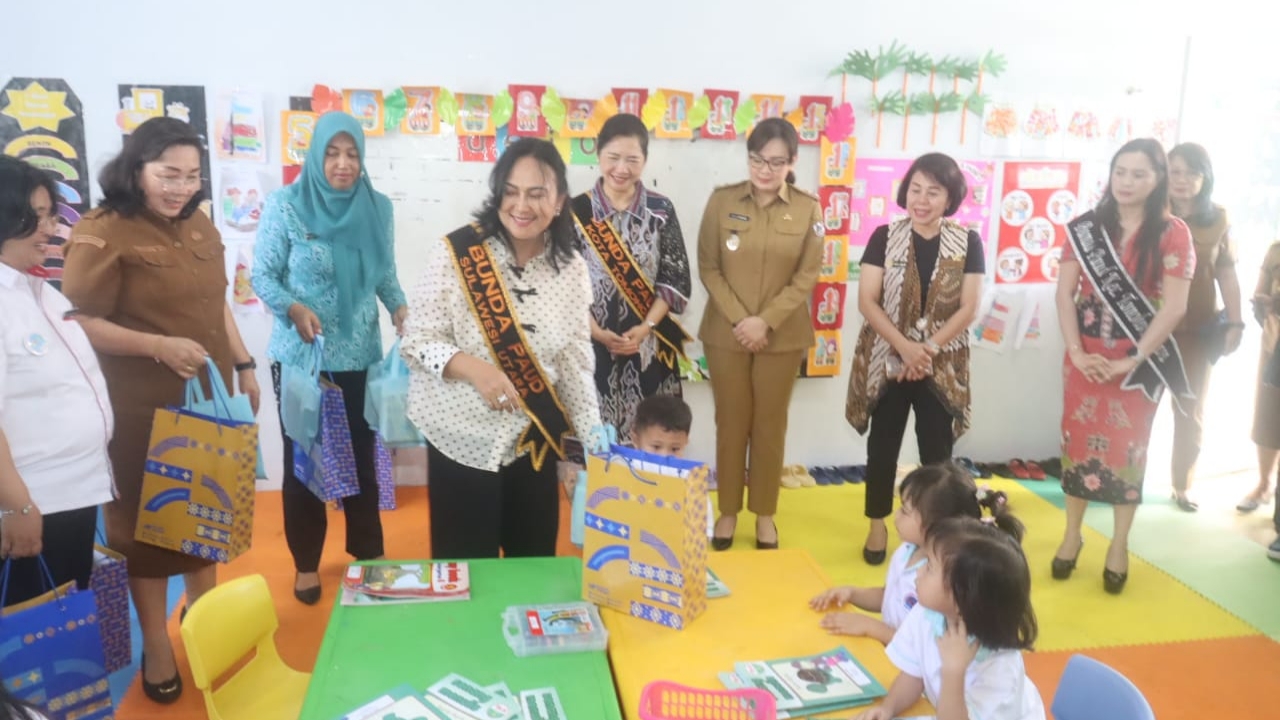 Wawali Sendy dan Bunda drg Jeand’arc Sambut Kunjungan Bunda Anik di Happy Holy Kids Tomohon Wawali Sendy dan Bunda drg Jeand’arc Sambut Kunjungan Bunda Anik di Happy Holy Kids Tomohon