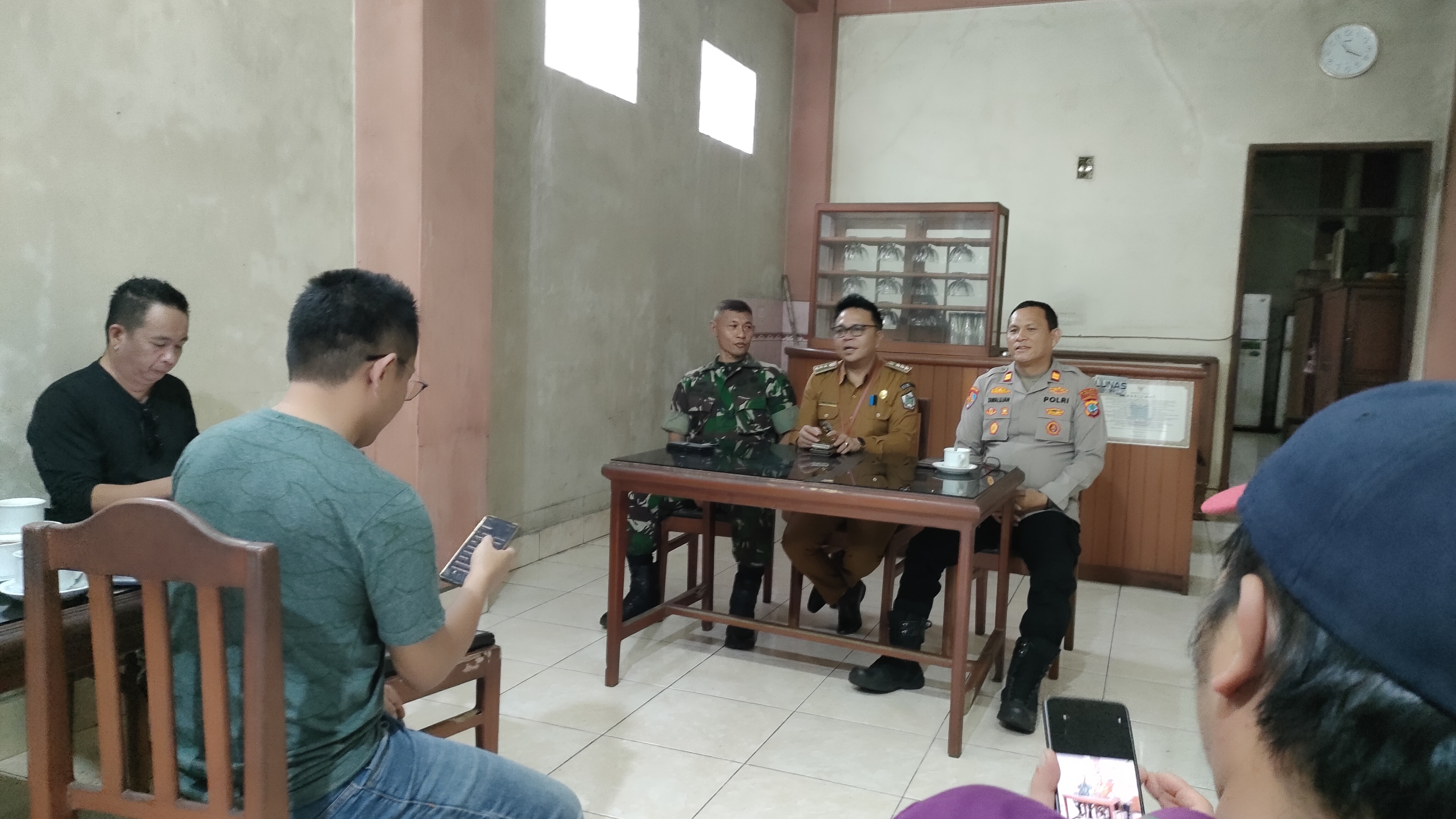Jones Mait Paparkan Inovasi “SIKAT Tomteng” Pada Sejumlah Wartawan Jones Mait Paparkan Inovasi “SIKAT Tomteng” Pada Sejumlah Wartawan