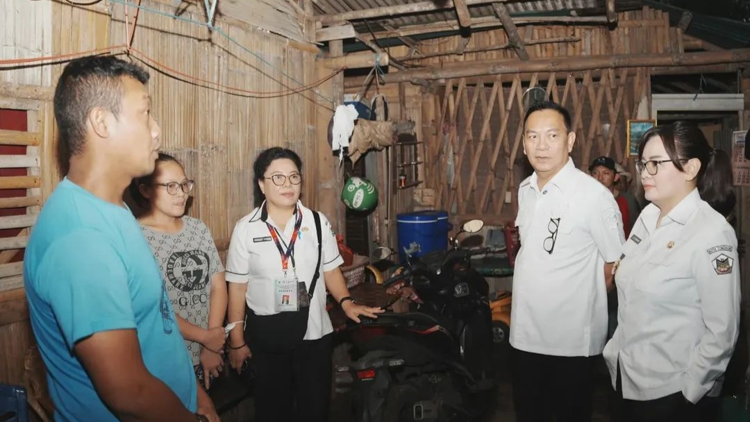 Caroll – Sendy Turlap Pantau Lokasi Penerima Program RLH Caroll – Sendy Turlap Pantau Lokasi Penerima Program RLH