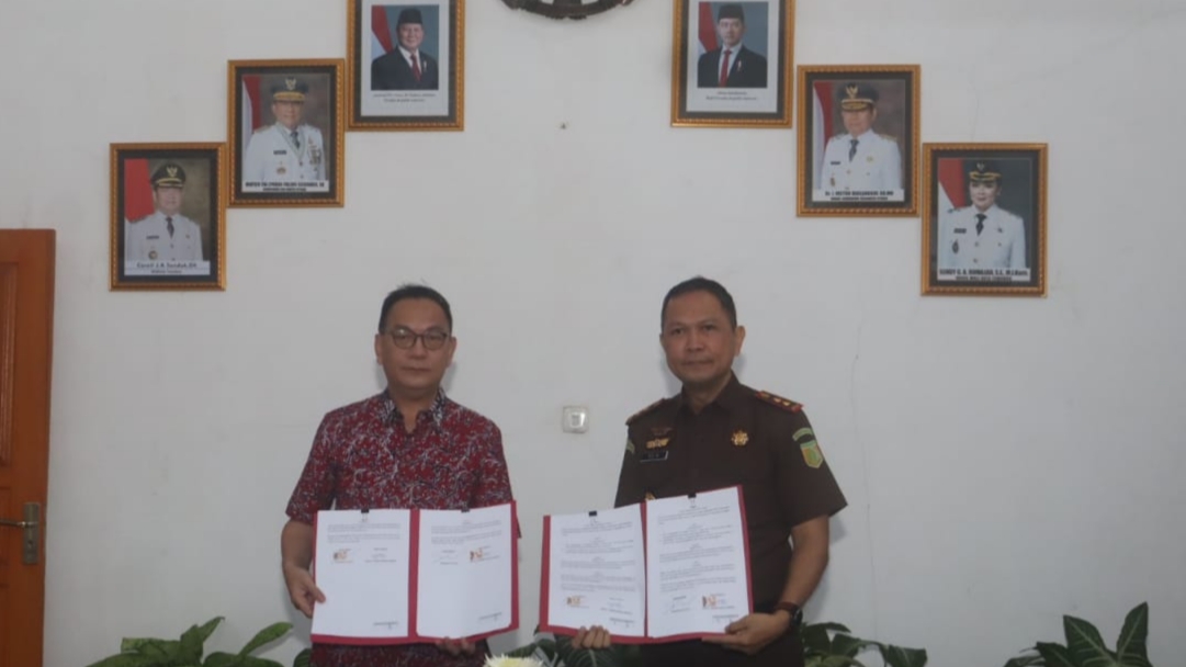 Walikota Caroll dan Kajari Reinhard, Tandatangan Kesepakatan PPTPPKR Walikota Caroll dan Kajari Reinhard, Tandatangan Kesepakatan PPTPPKR