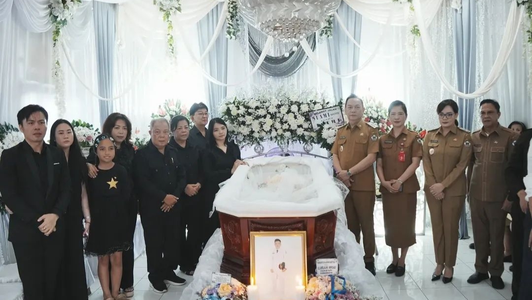 Caroll – Sendy Sampaikan Ungkapan Duka Atas Meninggalnya Sekcam Tomohon Tengah Caroll – Sendy Sampaikan Ungkapan Duka Atas Meninggalnya Sekcam Tomohon Tengah