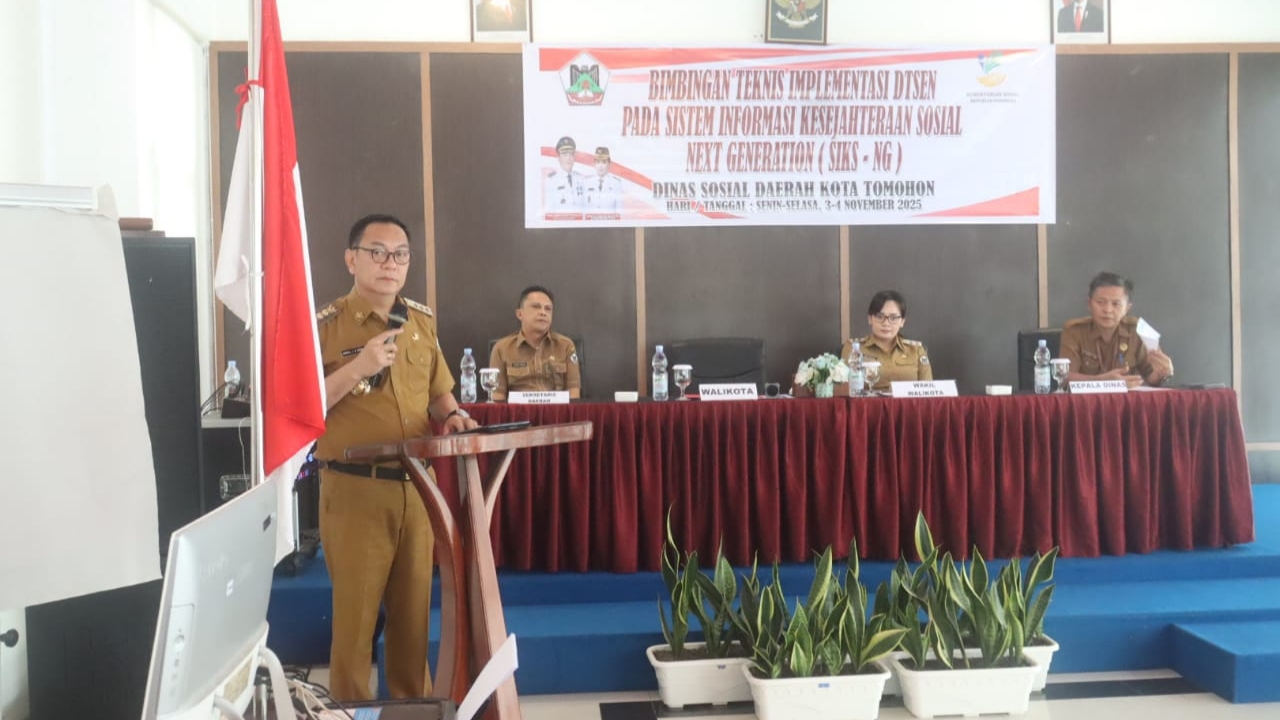 Caroll-Sendy Buka Pembekalan Operator Kelurahan Soal SIKS-NG Caroll-Sendy Buka Pembekalan Operator Kelurahan Soal SIKS-NG