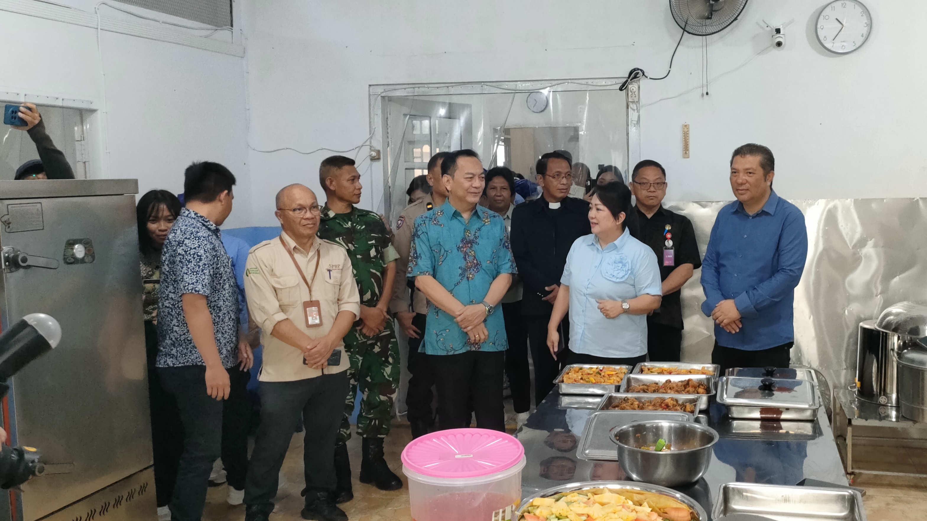 Walikota Caroll Resmikan Operasional Dapur SPPG Walian