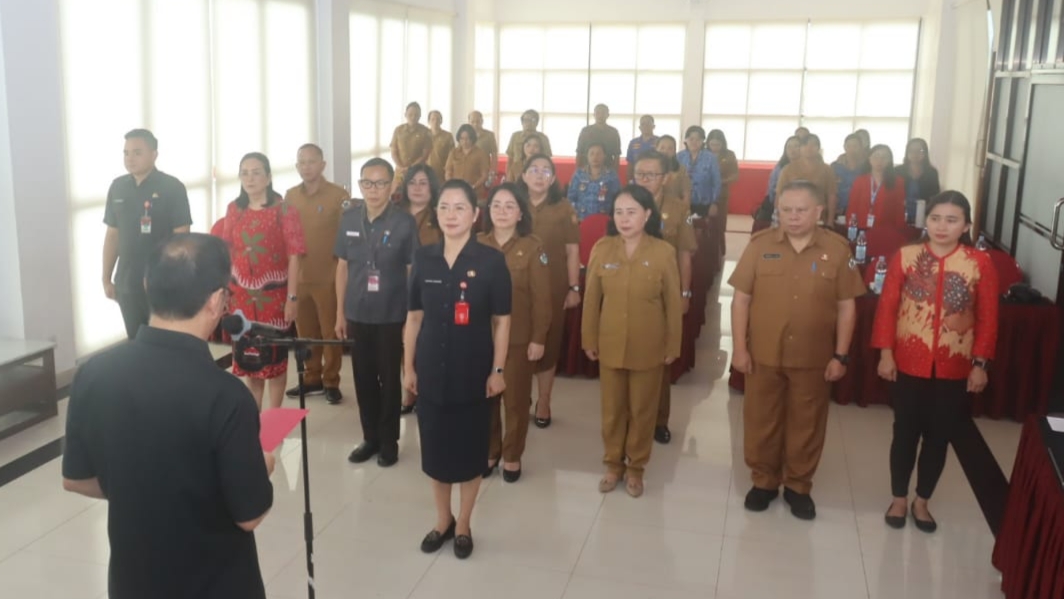 Walikota Caroll Lantik Tim Pembina Posyandu Kota Tomohon