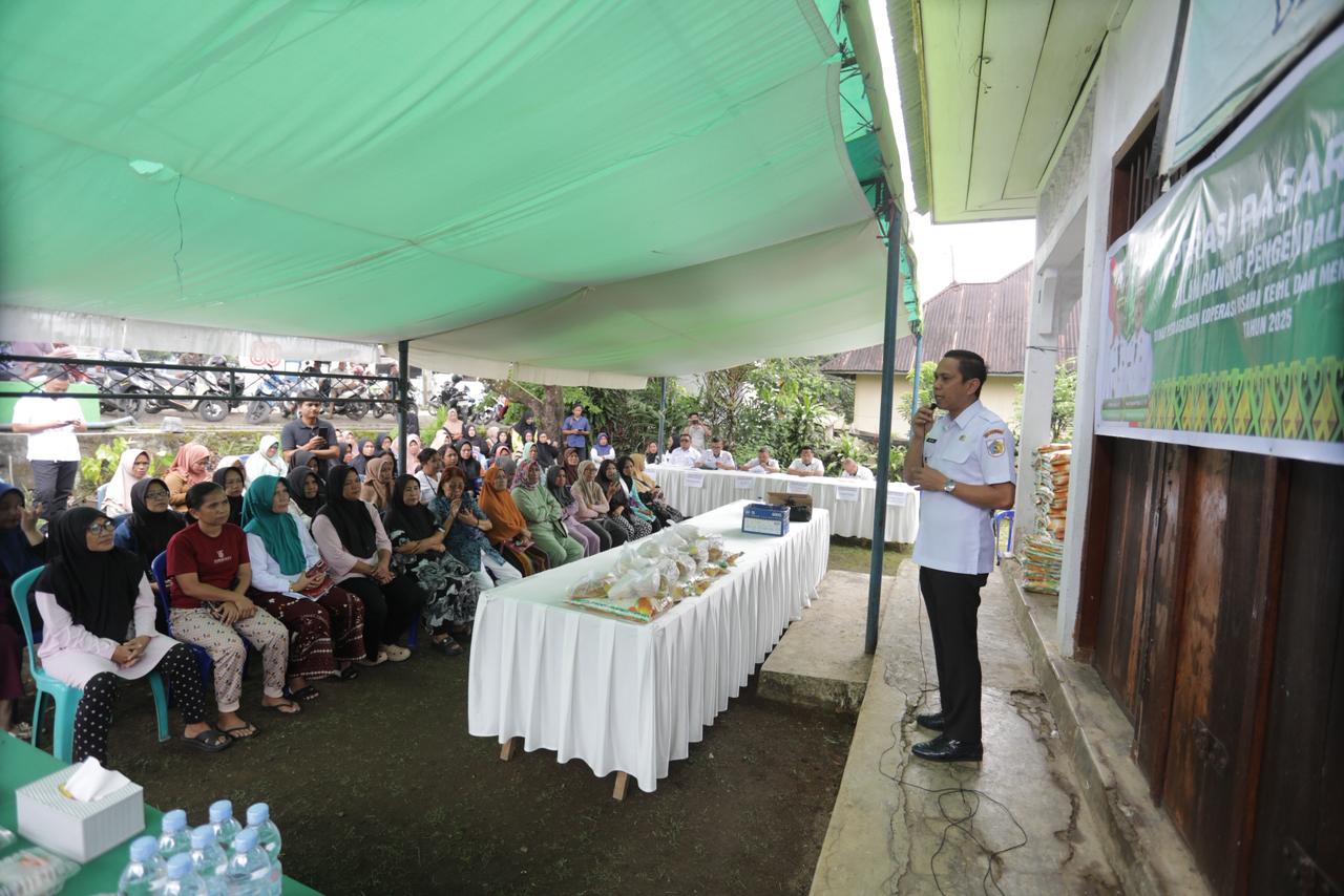 Tinjau Operasi Pasar Murah, Wali Kota Weny Gaib Pastikan Harga Stabil dan Bantuan Tepat Sasaran