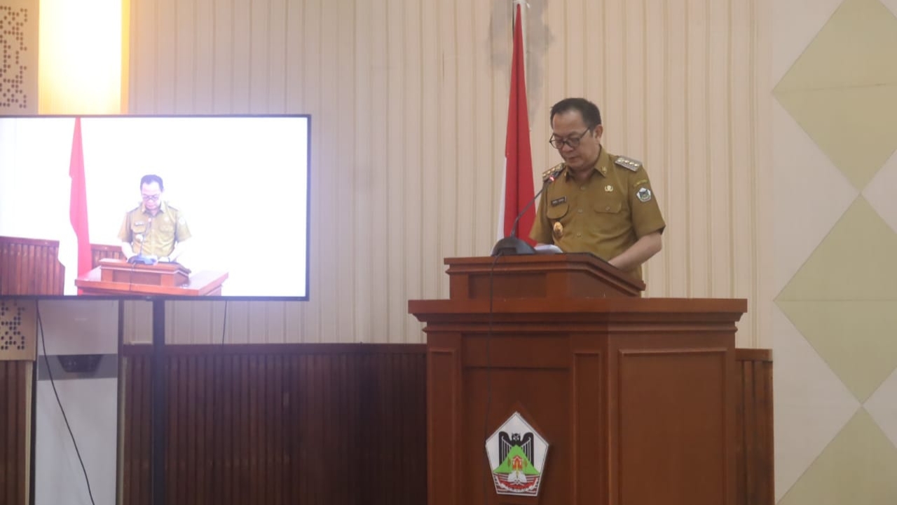 Walikota Caroll Tanggapi dan Jawab Pendapat Fraksi DPRD Tomohon Terkait Ranperda Perumda Tirta Mahawu, Perumda Pasar Beriman dan Kemudahan Berusaha Daerah