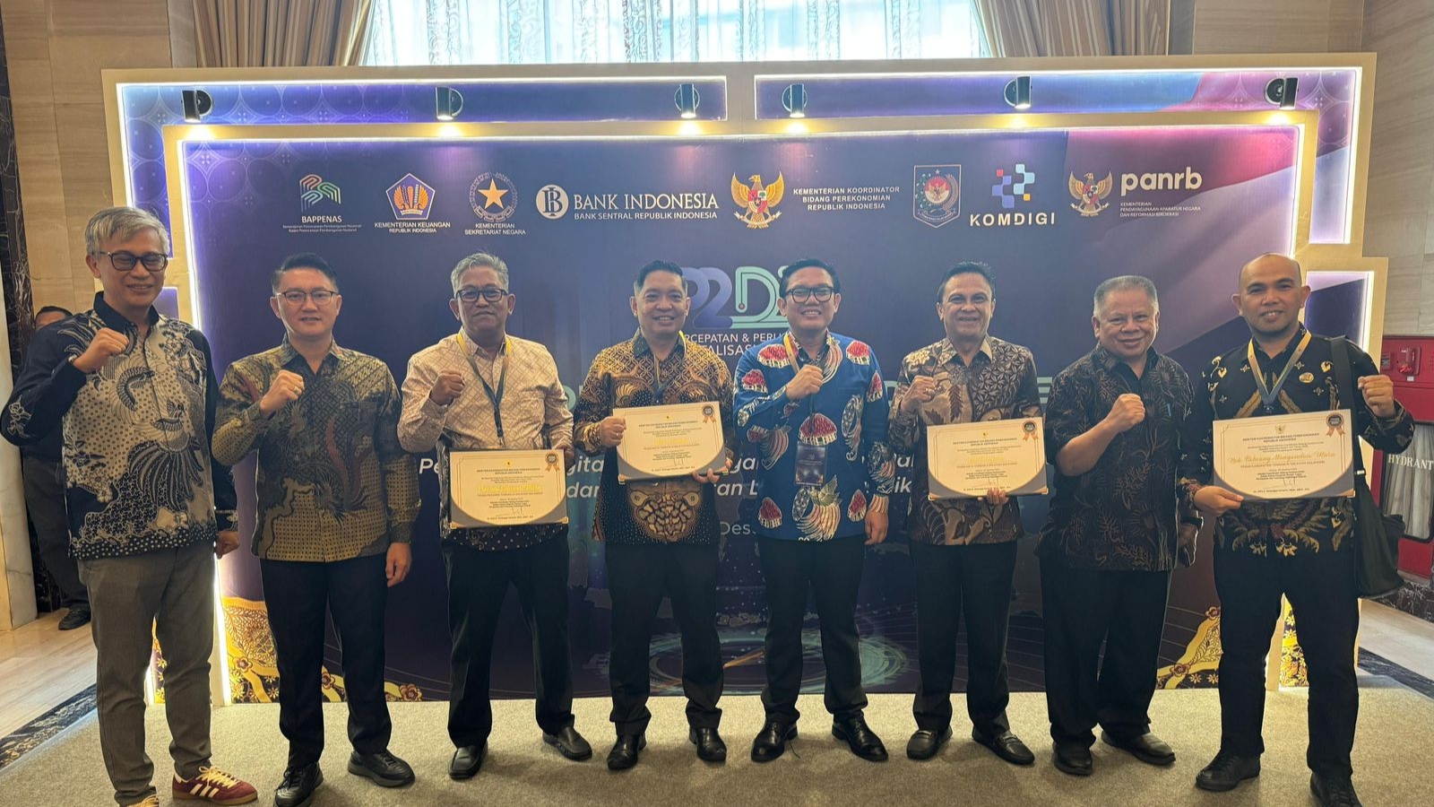 Diterima Sekot Edwin Roring, Kota Tomohon Raih TP2DD Award Tahun 2025 Diterima Sekot Edwin Roring, Kota Tomohon Raih TP2DD Award Tahun 2025