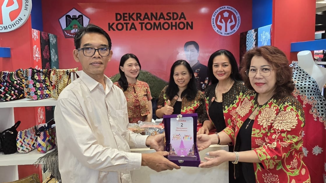 Ikut Pameran Bali ITTAF & Gebyar Kriya Nusantara 2025, Booth Dekrenasda Kota Tomohon Raih Penghargaan