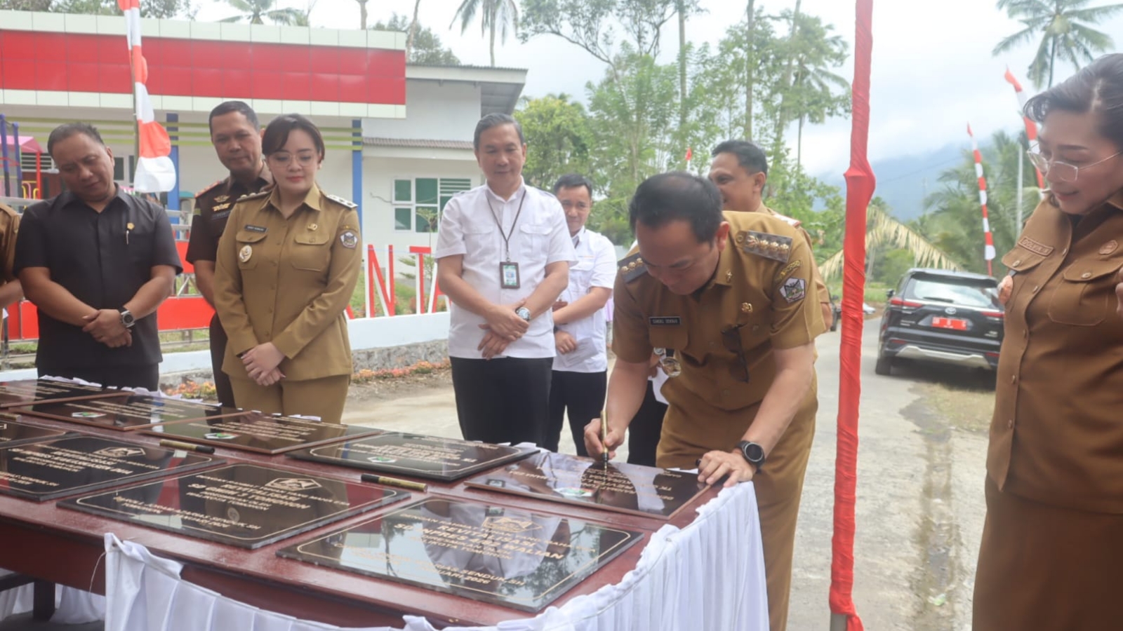 Caroll – Sendy Resmikan TK Negeri Taratara 3 dan Revitalisasi Sejumlah Sekolah