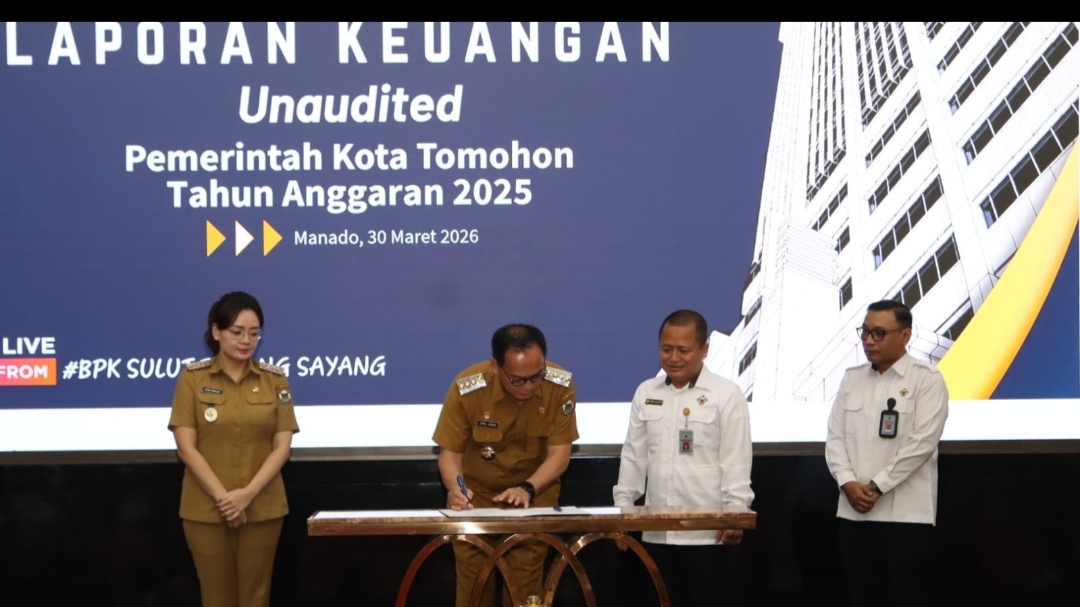 Caroll – Sendy Lakukan Penyerahan Laporan Keuangan Unaudited Pemkot Tomohon Pada BPK RI